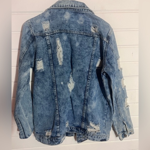 Woman’s fantastic jean jacket - Picture 3 of 7